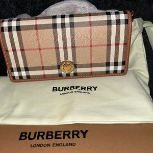 Burberry wallet with chain